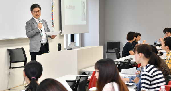 教育学を学び卒業（学士の学位を取得）を目指す